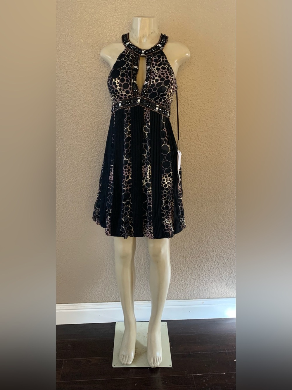 NWT Sue Wang Nocturne Size 4 Sleeveless Embellished Mini Dress